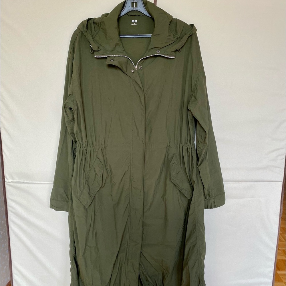 Uniqlo casual wind jacket rain coat (M)